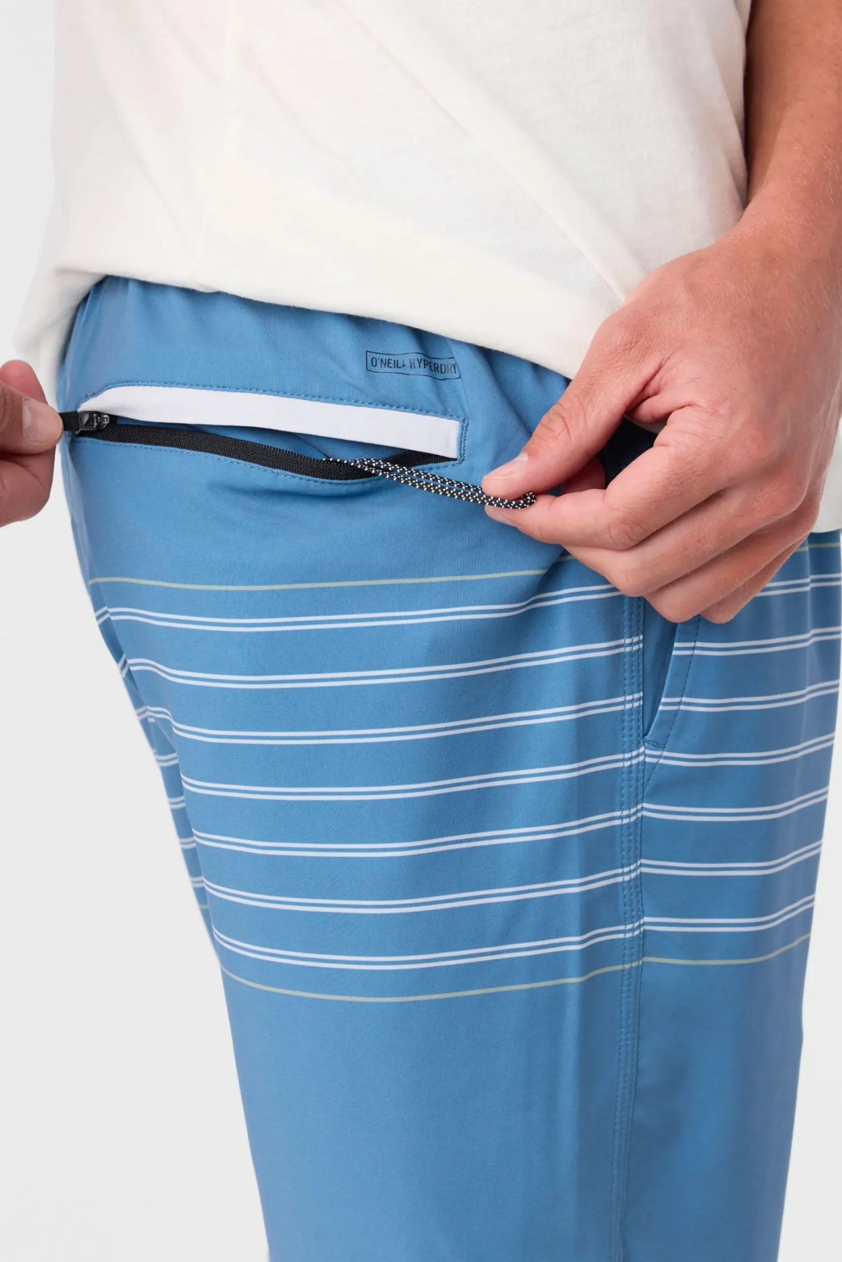 PERFORM LINED 17" ATHLETIC SHORTS