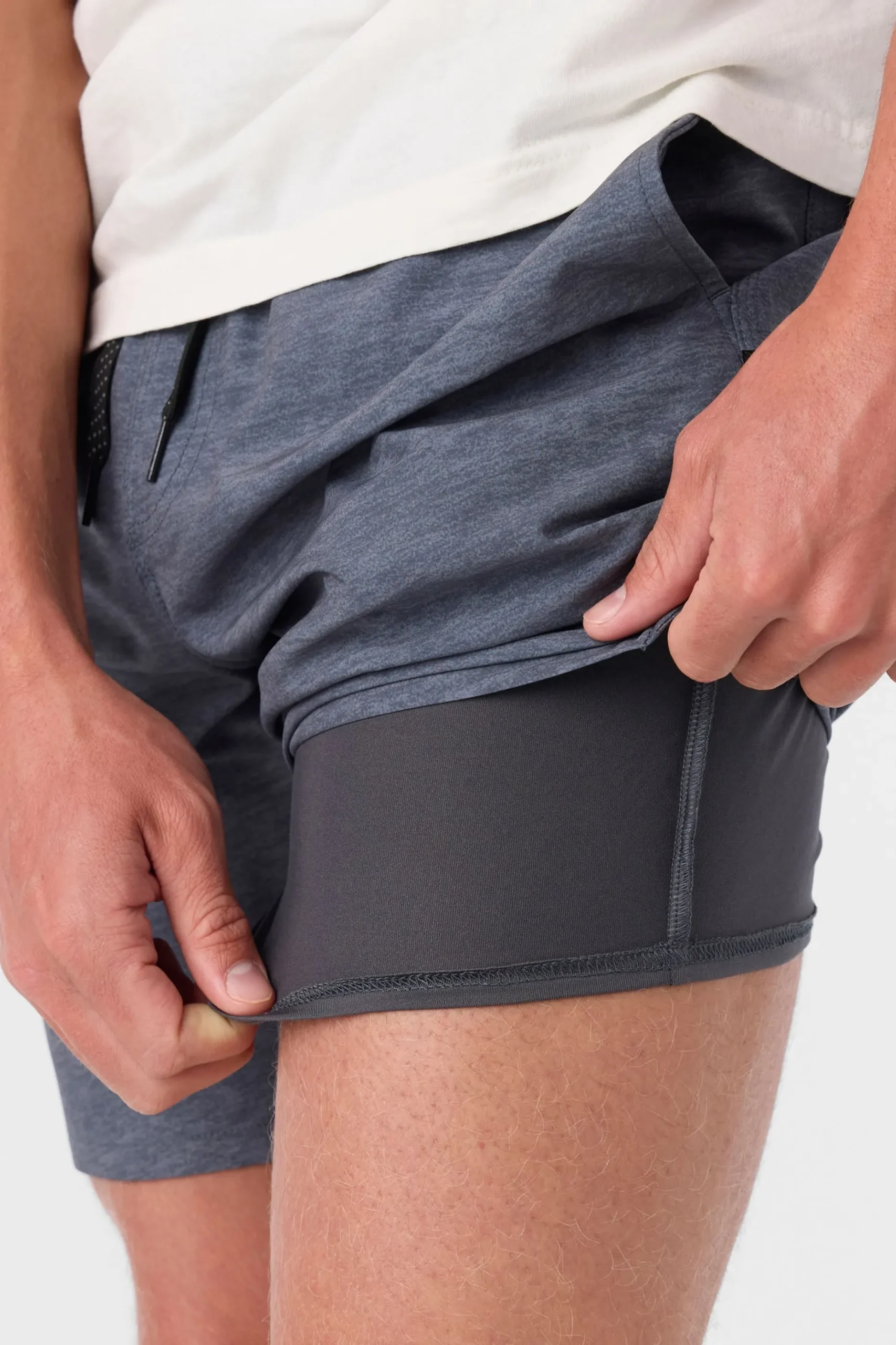 PERFORM LINED 17" ATHLETIC SHORTS